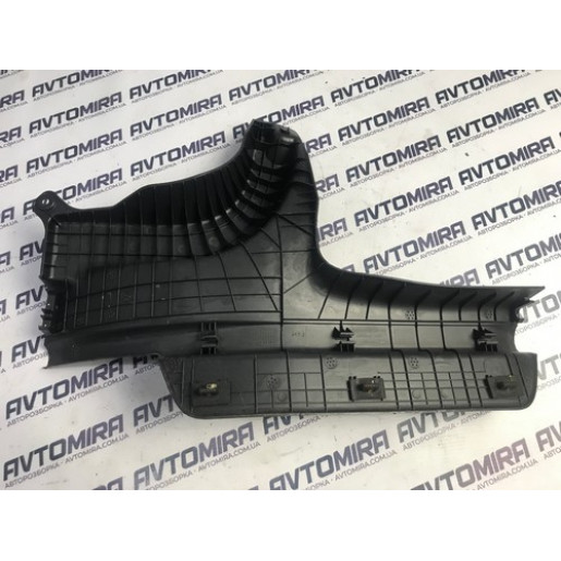 Накладка порога задня ліва внутрішня Hyundai i30 HB 2007-2012 858752R000